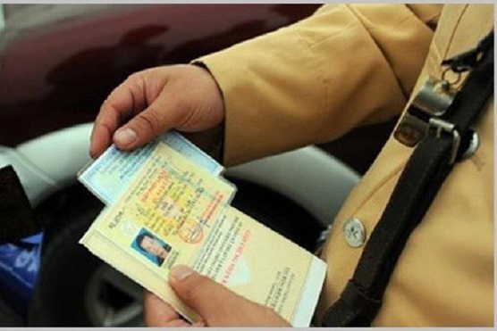 28 lỗi vi phạm có thể bị trừ điểm trong giấy phép lái xe, hết 12 điểm phải thi lại